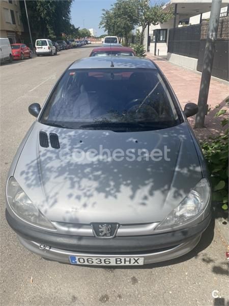 Usado Peugeot 206 70 CV (51 kW) 2000 Gris / plata Berlina