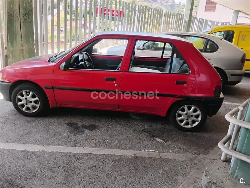 Usado Peugeot 106 60 CV (44 kW) 1993 Rojo Utilitario