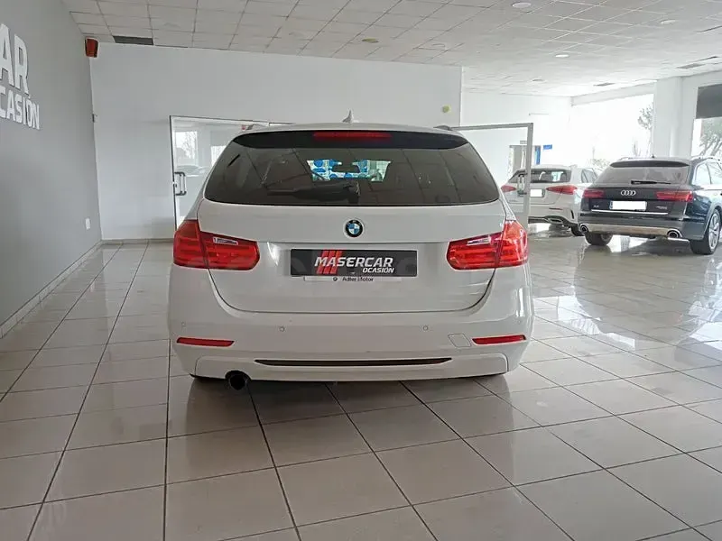 Usado BMW 318 150 CV (110 kW) 2015 Blanco Familiar