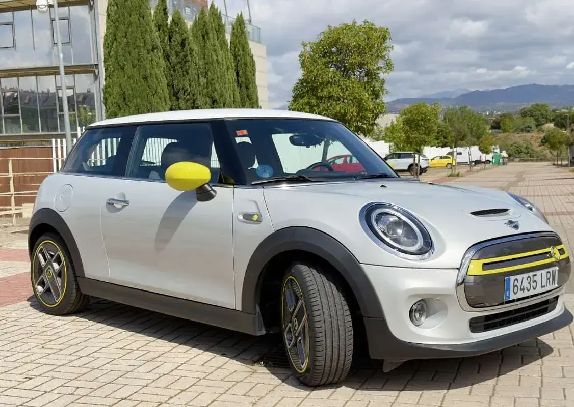 Begagnad Mini Cooper SE 135 kW (184 HK) 2021 Grå Halvkombi