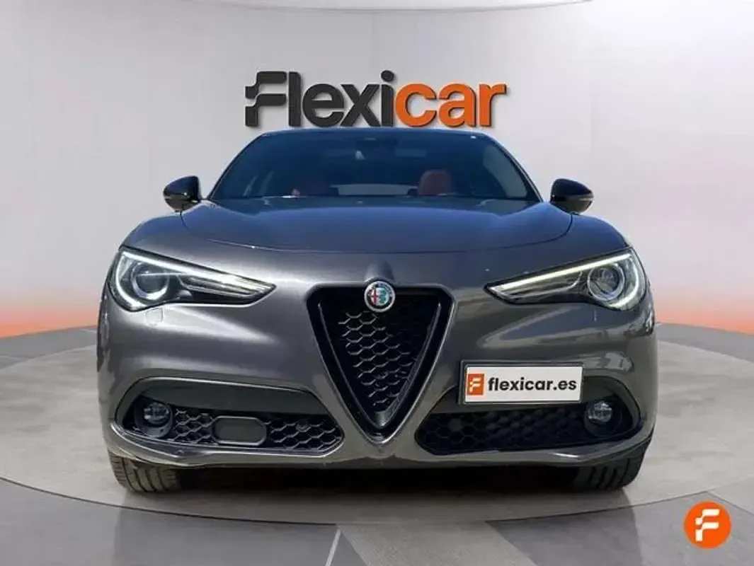 Usado Alfa Romeo Stelvio Veloce 211 CV (155 kW) 2022 Gris SUV