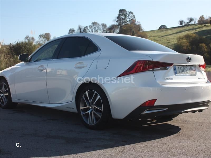 Usado Lexus IS300h Executive Line 223 CV (164 kW) 2017 Blanco Berlina