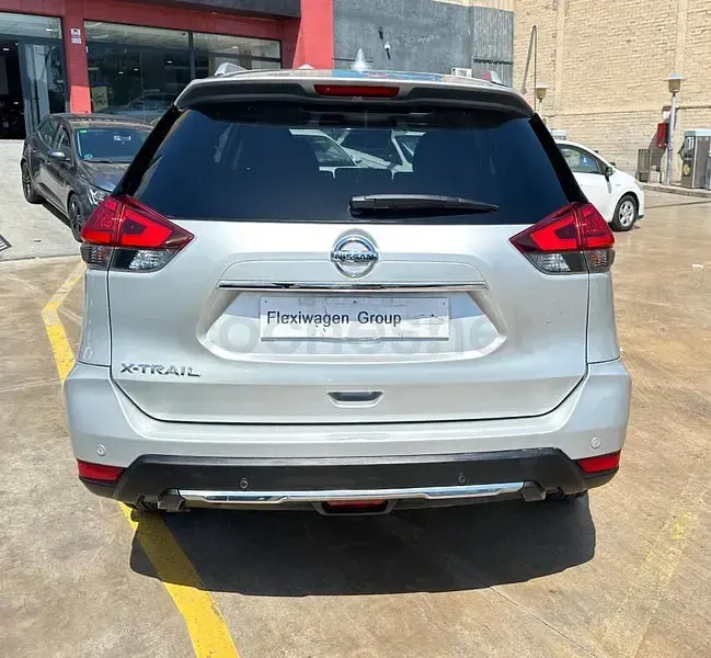 Usado Nissan X-Trail 160 CV (117 kW) 2020 Gris / plata SUV