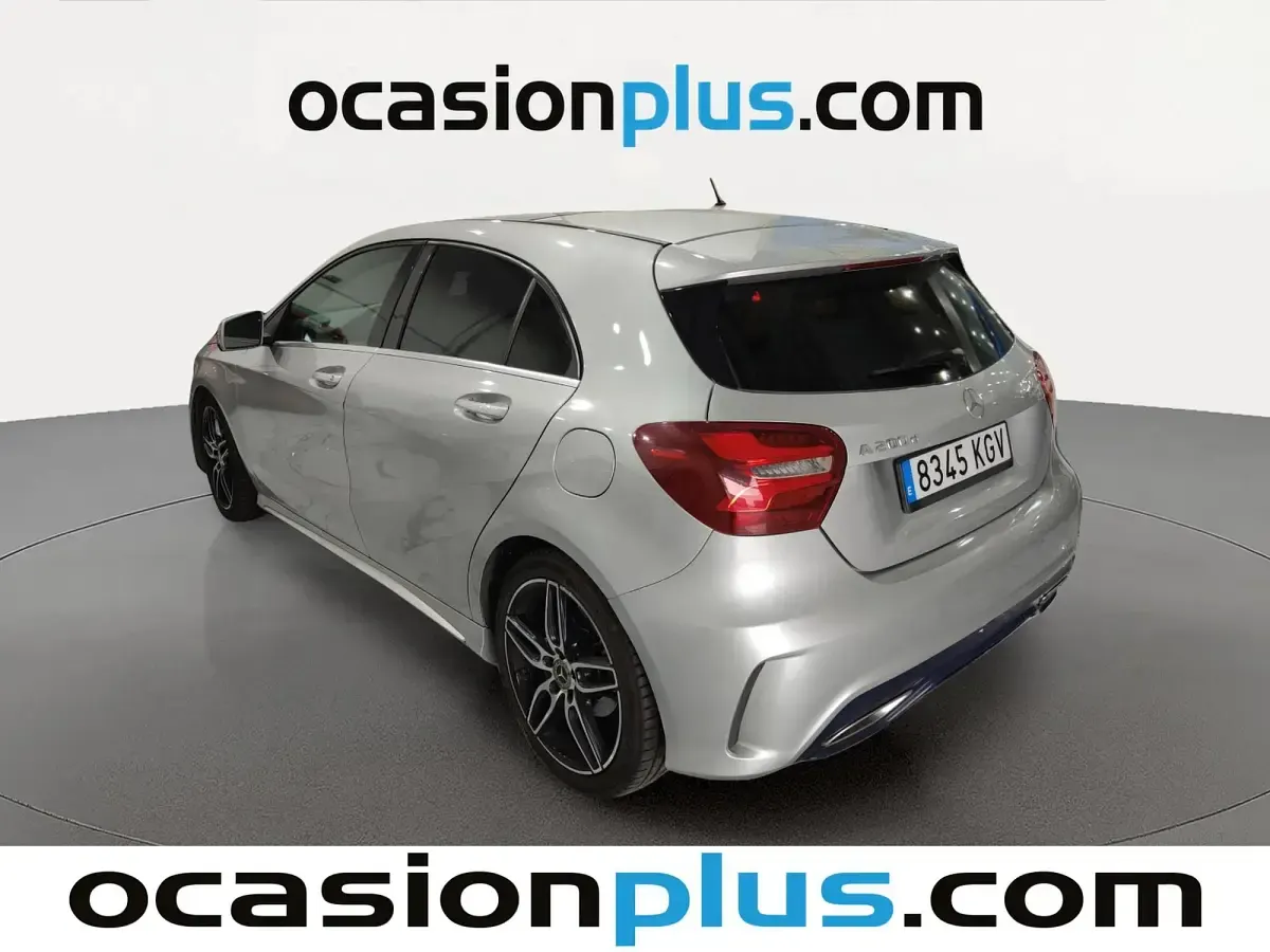Usado Mercedes A200 AMG 136 CV (100 kW) 2018 Gris plata Utilitario