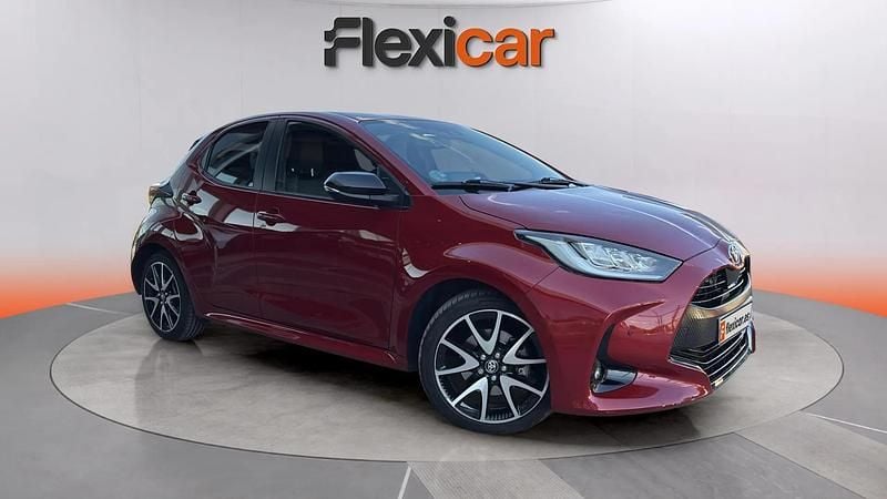 Rojo Usado 2022 Toyota Yaris Hybrid Style Berlina | 18.890 € (Precio justo) - Imagen 1/4