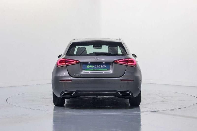 Usado Mercedes A180 116 CV (85 kW) 2022 Gris Berlina