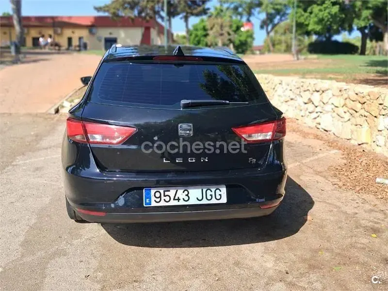 Usado Seat Leon ST Style 105 CV (77 kW) 2015 Negro Familiar