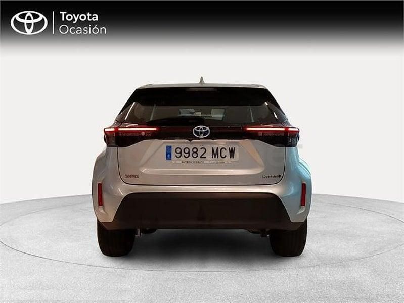 Usado Toyota Yaris Cross Active 116 CV (85 kW) 2022 Gris / plata SUV