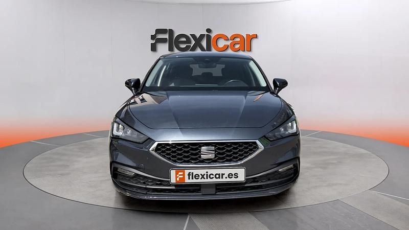 Usado Seat Leon Style 131 CV (96 kW) 2023 Gris Berlina