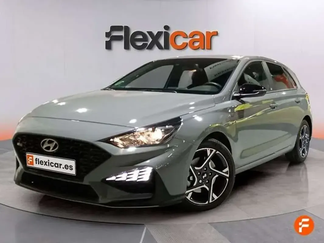 Usado Hyundai i30 N Line 120 CV (88 kW) 2023 Gris Familiar