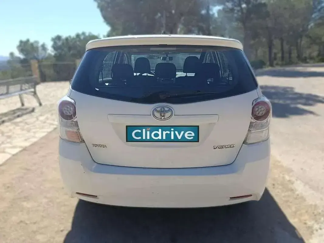 Usado Toyota Verso Active 126 CV (92 kW) 2010 Blanco Monovolumen