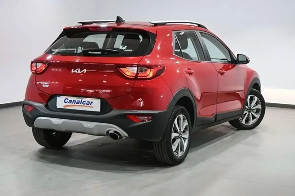 Usado Kia Stonic Plus 120 CV (88 kW) 2022 Rojo SUV