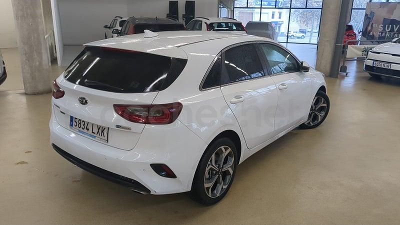 Usado Kia Ceed 160 CV (117 kW) 2022 Blanco Utilitario