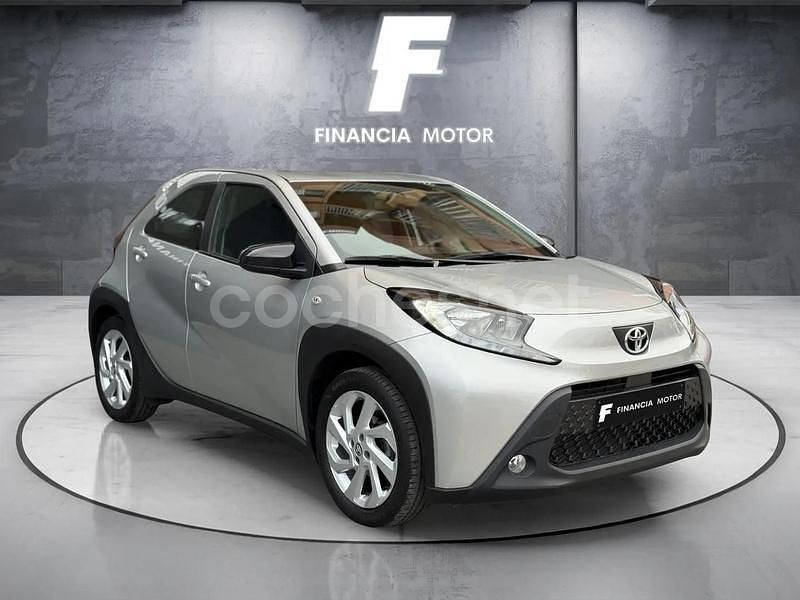 Usado Toyota Aygo X Play 72 CV (52 kW) 2022 Gris / plata SUV