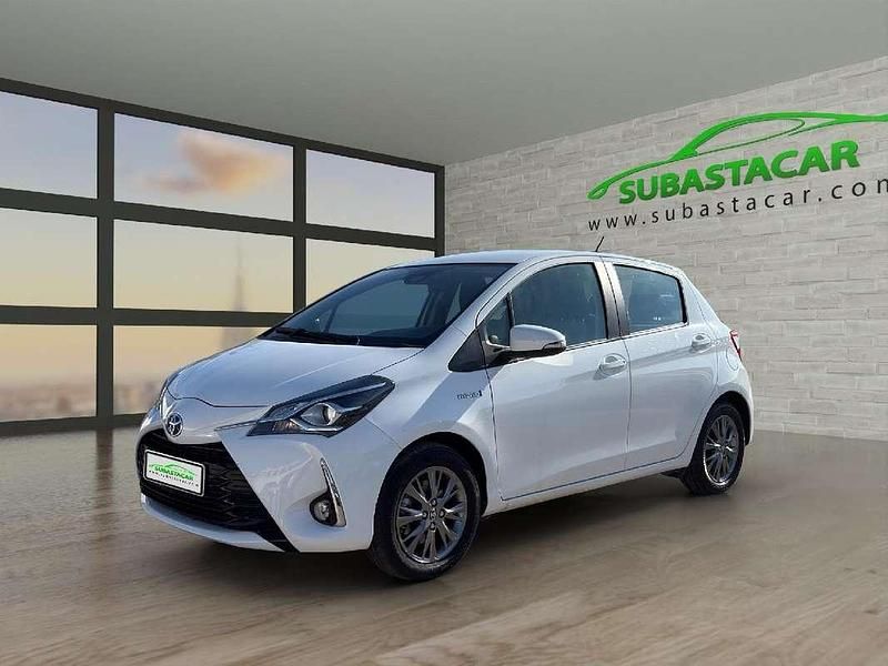 Usado Toyota Yaris Hybrid Active 99 CV (72 kW) 2019 Blanco Utilitario