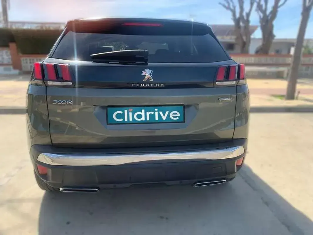 Usado Peugeot 3008 GT-line 131 CV (96 kW) 2019 Verde SUV