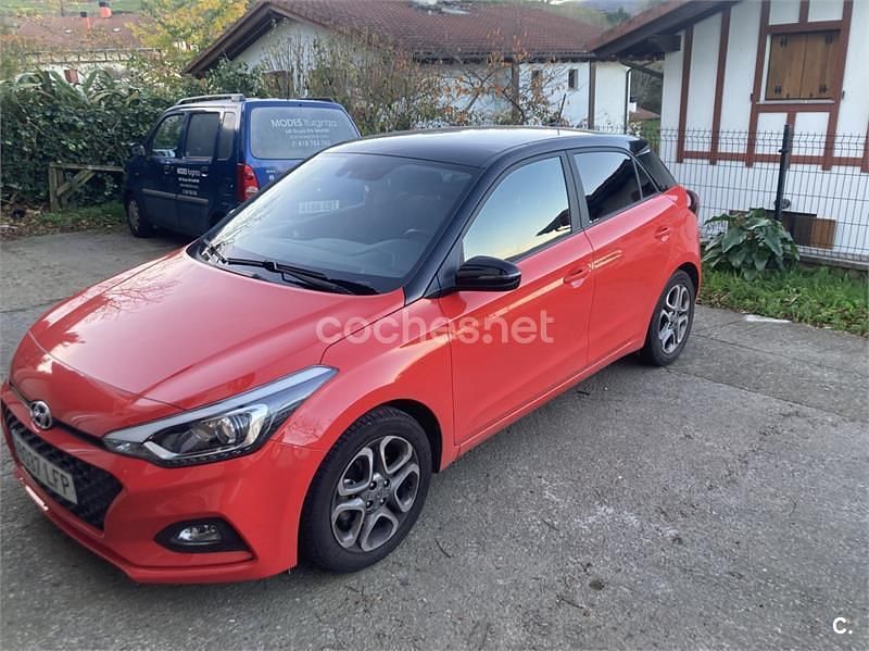 Usado Hyundai i20 100 CV (73 kW) 2020 Rojo Utilitario