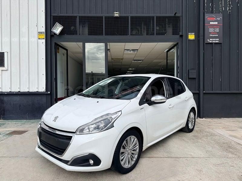 Usado Peugeot 208 Style 82 CV (60 kW) 2017 Blanco Utilitario