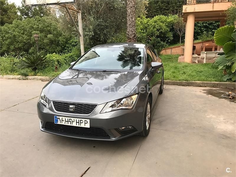 Usado Seat Leon Style 105 CV (77 kW) 2013 Gris / plata Berlina