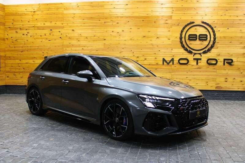 Gris Usado 2024 Audi RS3 Sportback Premium Utilitario | 65.970 € (Super precio) - Imagen 1/4