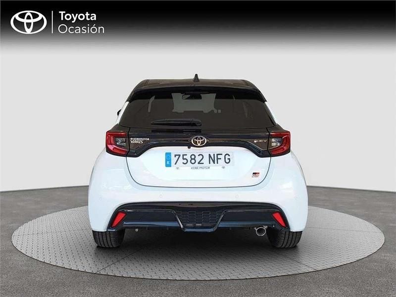 Usado Toyota Yaris Hybrid Plus 131 CV (96 kW) 2025 Monovolumen