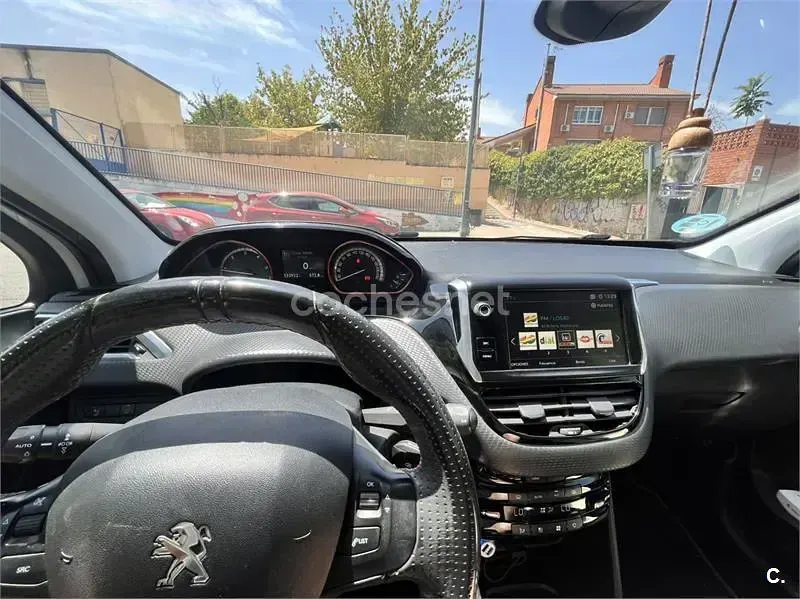 Usado Peugeot 2008 GT-line 120 CV (88 kW) 2018 Blanco SUV