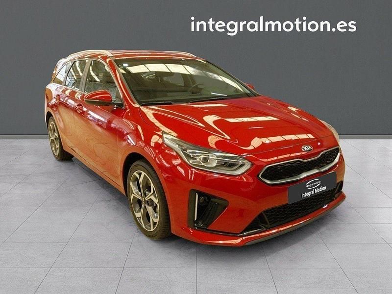 Usado Kia Ceed 141 CV (103 kW) 2022 Rojo Utilitario