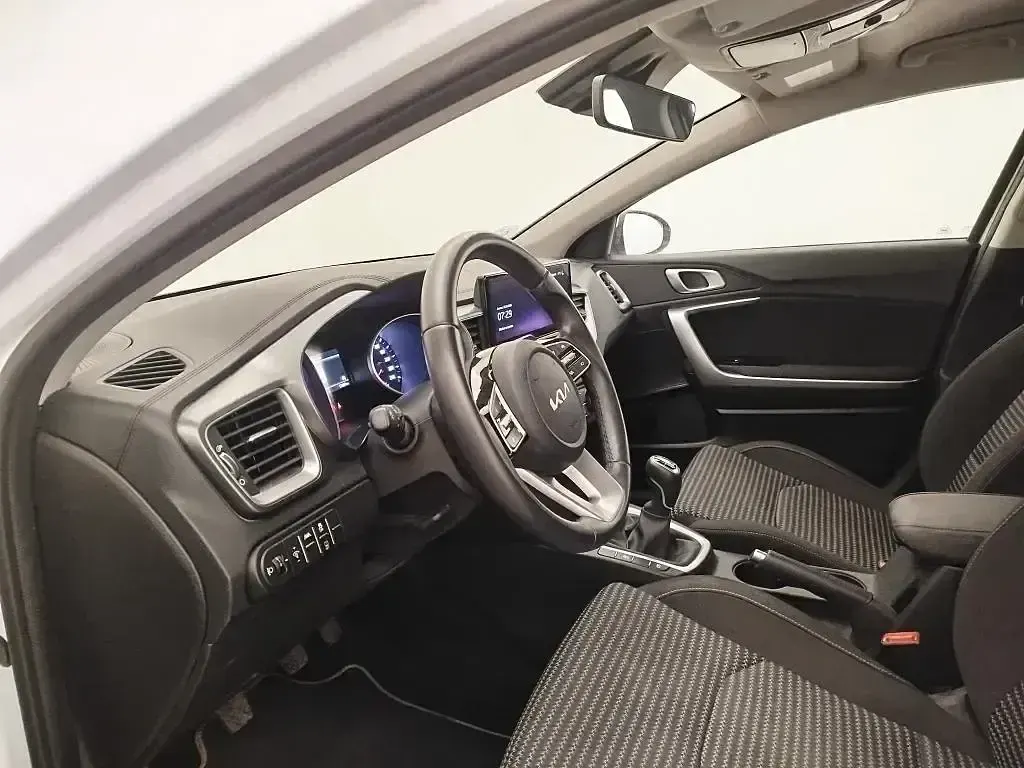 Usado Kia Ceed 100 CV (73 kW) 2025 Blanco Utilitario