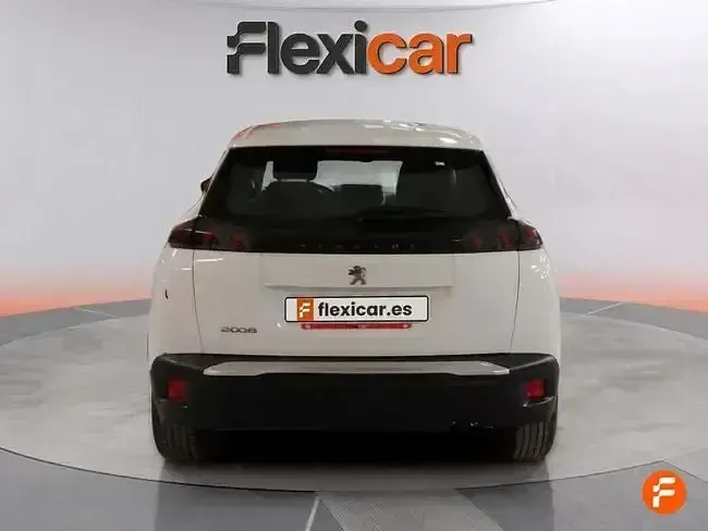 Usado Peugeot 2008 Active 100 CV (73 kW) 2022 Blanco SUV