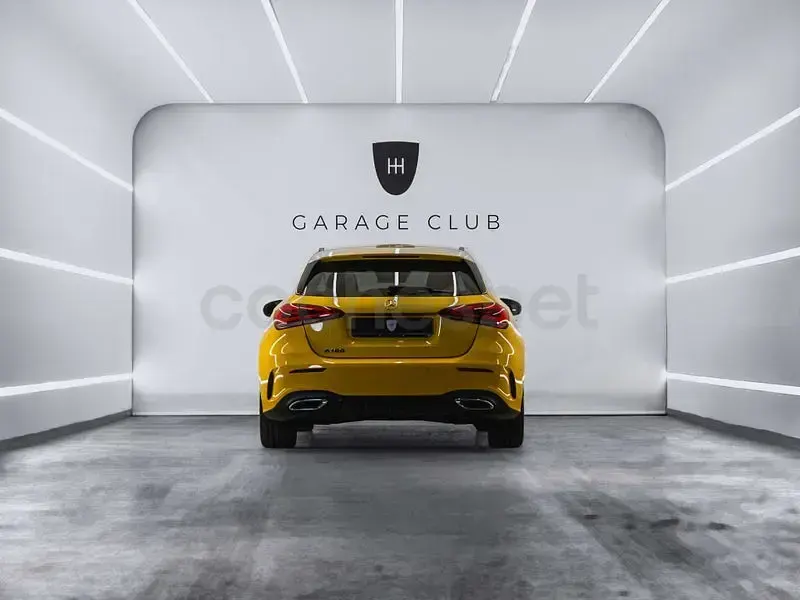 Begagnad Mercedes A180 AMG line 136 HK (100 kW) 2021 Gul Sedan