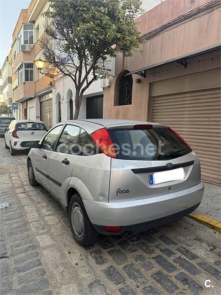 Usado Ford Focus Ambiente 100 CV (73 kW) 2001 Gris / plata Berlina