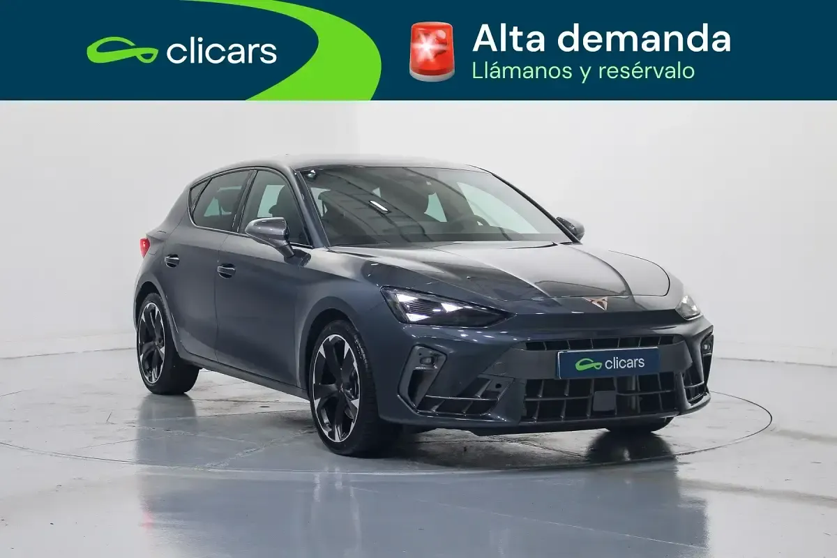 Usado Cupra Leon 150 CV (110 kW) 2025 Gris / plata Berlina