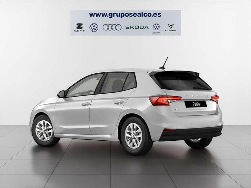 Usado Skoda Fabia Selection 95 CV (69 kW) 2025 Blanco Utilitario