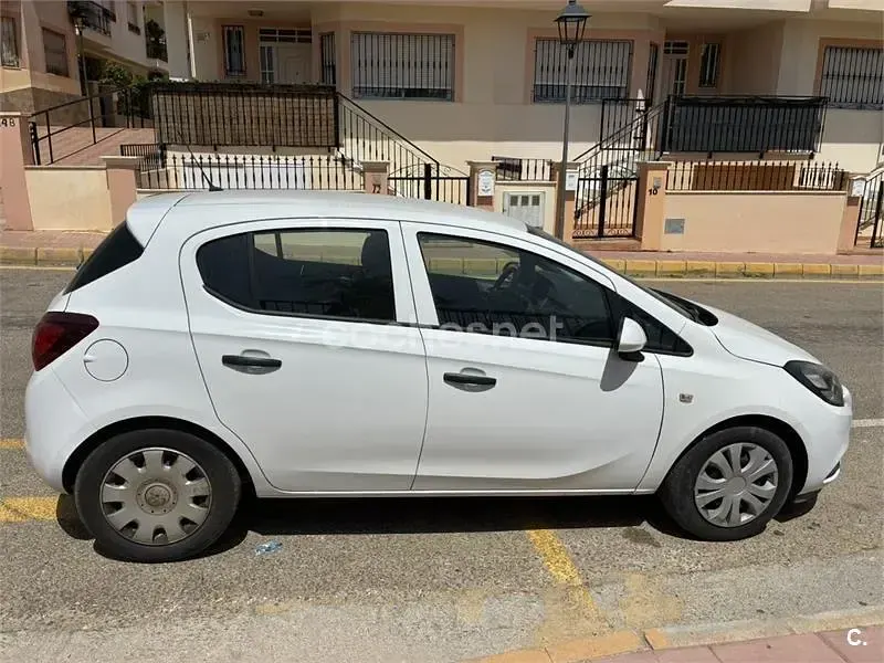 Usado Opel Corsa Expression 75 CV (55 kW) 2017 Blanco Utilitario