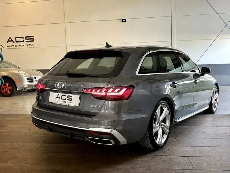 Usado Audi A4 S-Line 204 CV (150 kW) 2022 Gris / plata Familiar