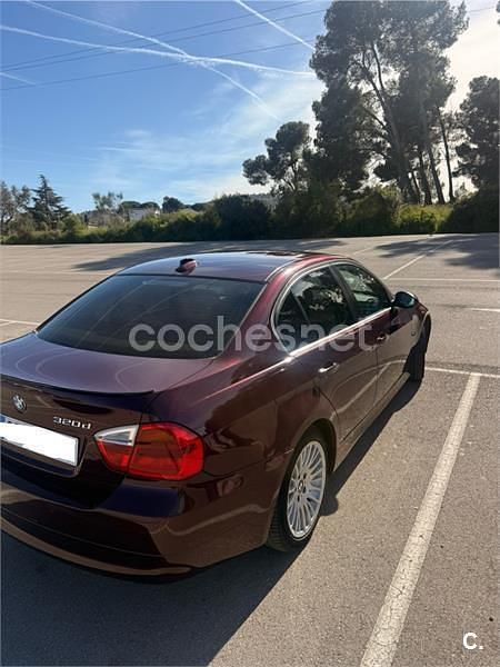 Begagnad BMW 320 163 HK (119 kW) 2008 Röd Sedan