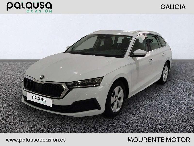 Blanco Usado 2021 Skoda Octavia Ambition Familiar | 16.990 € (Un poco caro) - Imagen 1/4