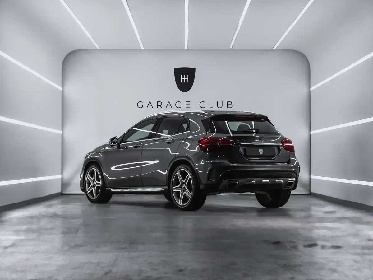 Usado Mercedes GLA180 AMG line 122 CV (89 kW) 2019 Gris SUV