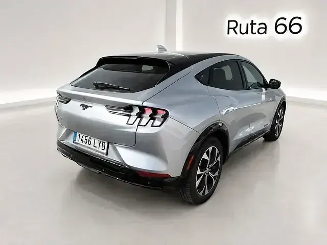 Usado Ford Mustang Mach-E 258 kW (351 CV) 2022 Gris SUV