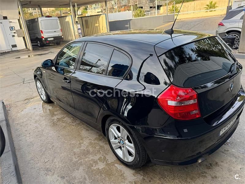 Usado BMW 118 122 CV (89 kW) 2008 Negro Utilitario