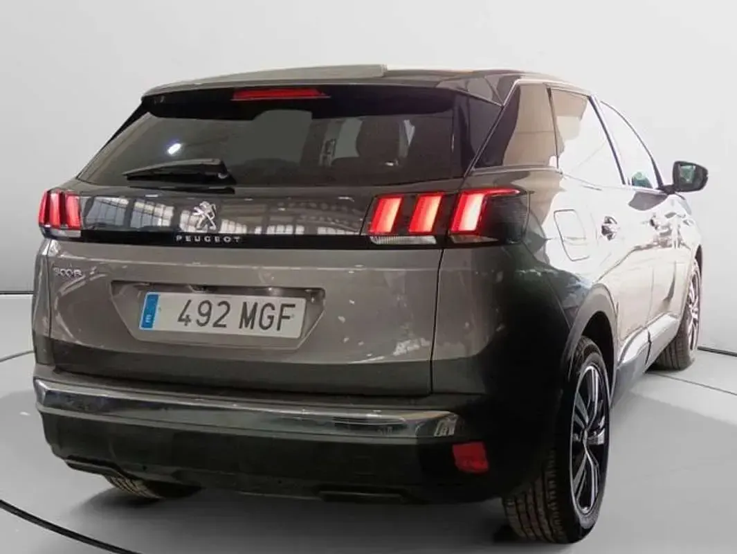 Usado Peugeot 3008 Allure 131 CV (96 kW) 2023 Gris SUV