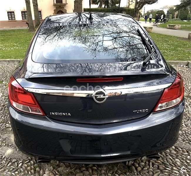 Usado Opel Insignia Cosmo 220 CV (161 kW) 2009 Gris / plata Berlina
