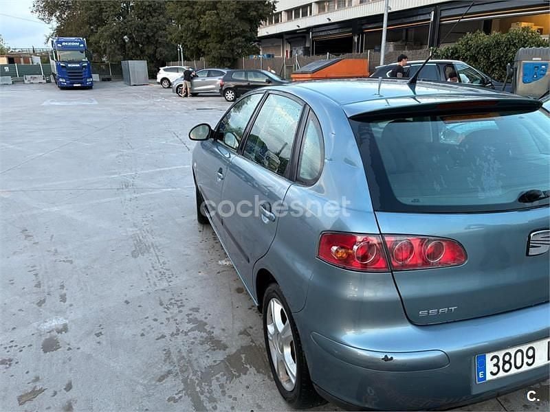 Usado Seat Ibiza Sport 100 HP (73 kW) 2005 Cinzento Citadino