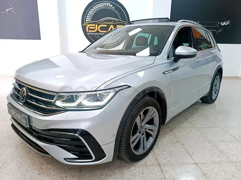 Usado VW Tiguan R-line 150 CV (110 kW) 2021 Gris / plata SUV