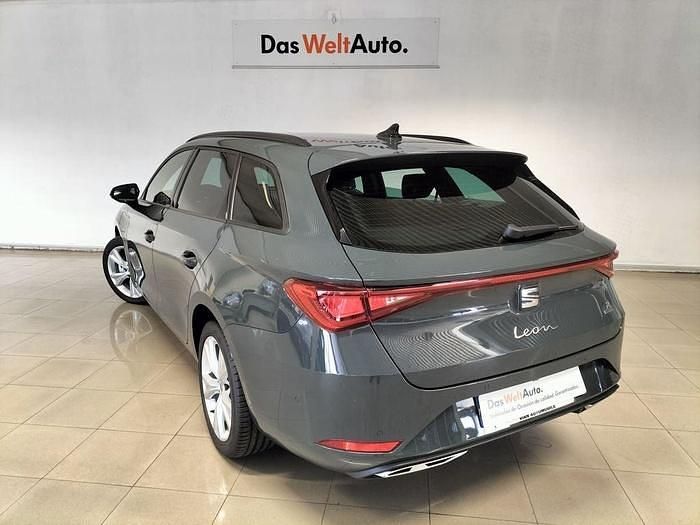 Azul Nuevo 2025 Seat Leon ST FR Familiar | 32.900 € - Imagen 1/4