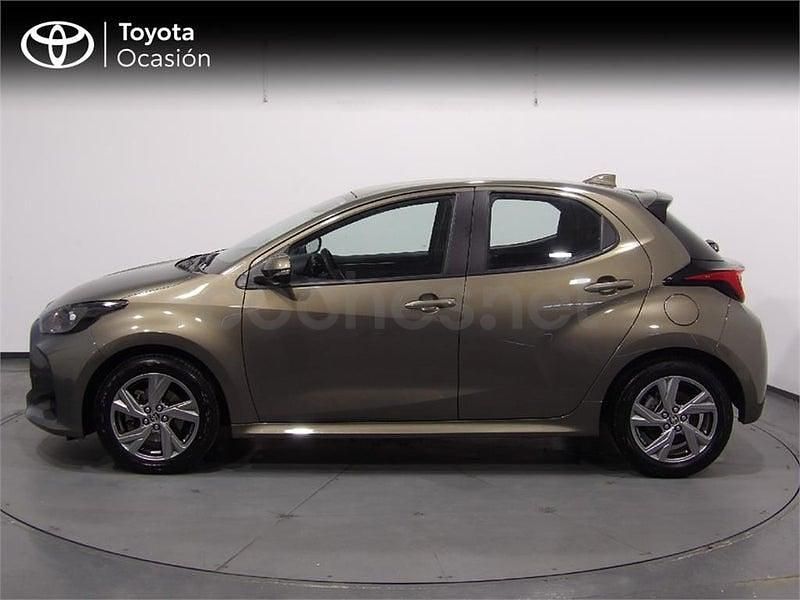 Usado Toyota Yaris Hybrid Active 116 CV (85 kW) 2024 Negro Berlina