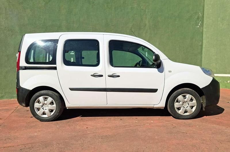 Usado Renault Kangoo Zen 95 CV (69 kW) 2021 Blanco Monovolumen