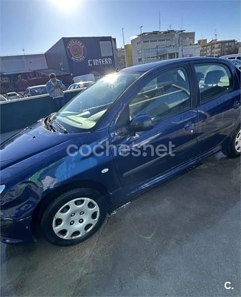 Usado Peugeot 206 75 CV (55 kW) 2005 Azul Berlina