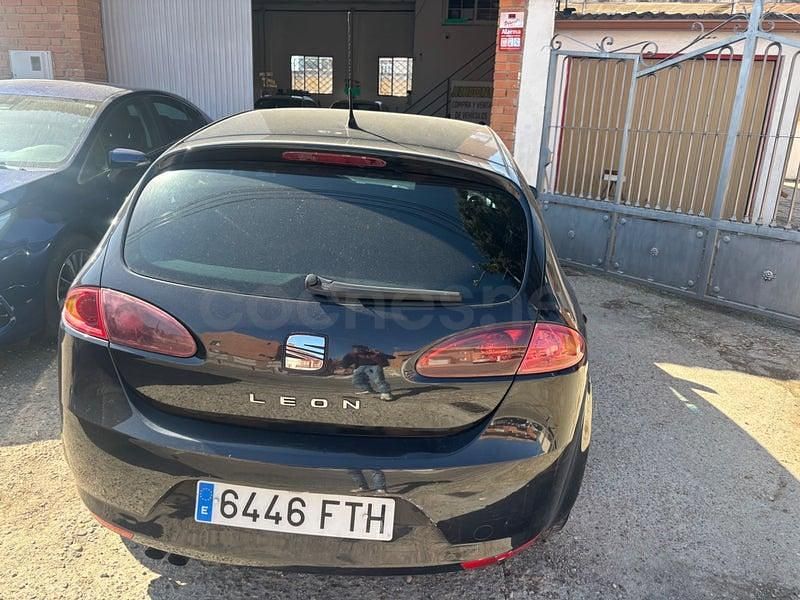 Usado Seat Leon Sport 140 CV (102 kW) 2007 Negro Utilitario