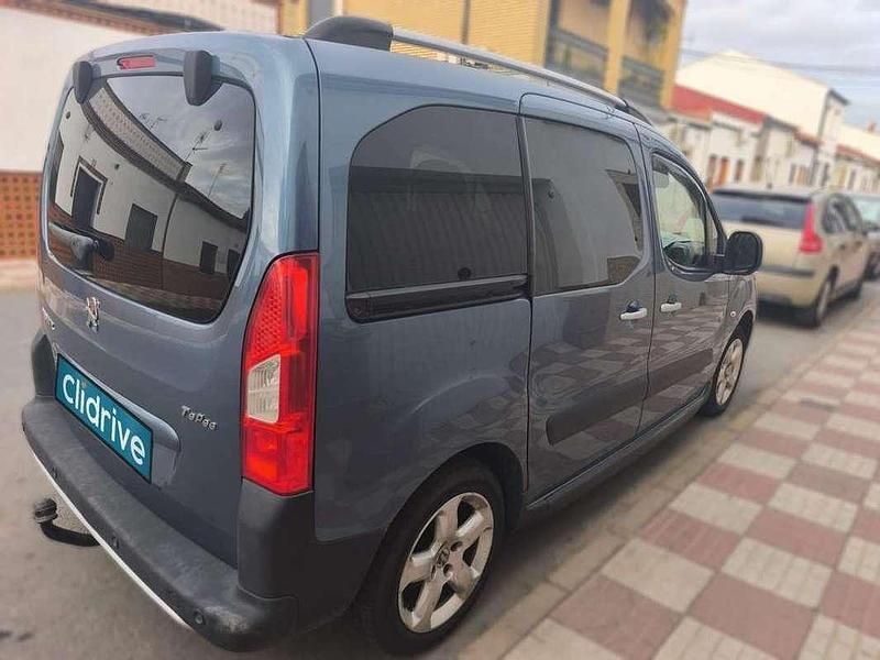 Usado Peugeot TePee Outdoor 114 CV (83 kW) 2008 Verde Van